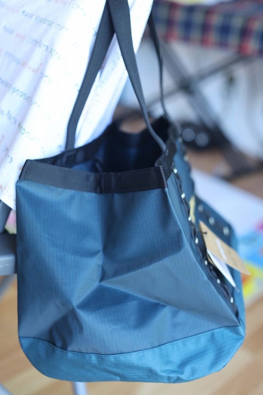 Patagonia Black Hole Tote 25L Blue Black Straps Inner Pockets Zip gallery