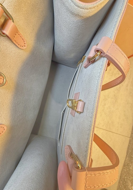 Louis Vuitton OnTheGo MM gallery