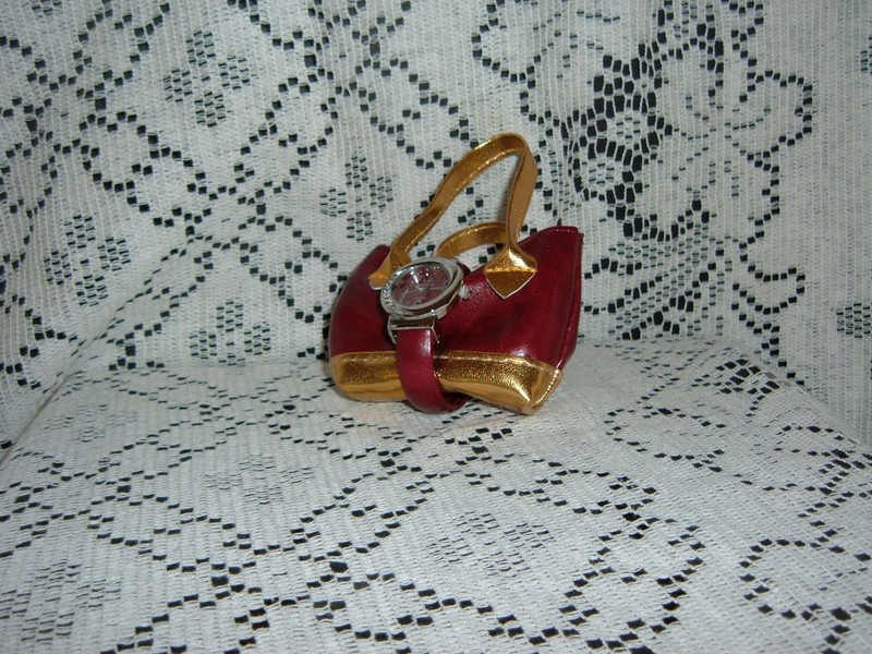 RED AND GOLD ORGANIZER MINI HOOK /LOOP PURSE AND MATCHING WATCH 3.5″BY 3″ NEW
