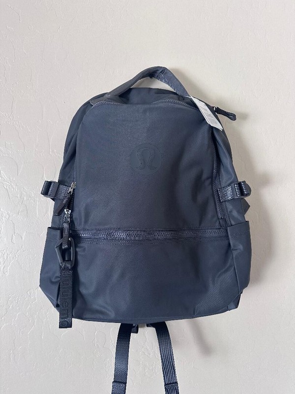 LULULEMON New Crew Backpack 22 L Traverse Gray 15″ Laptop Padded New Tags