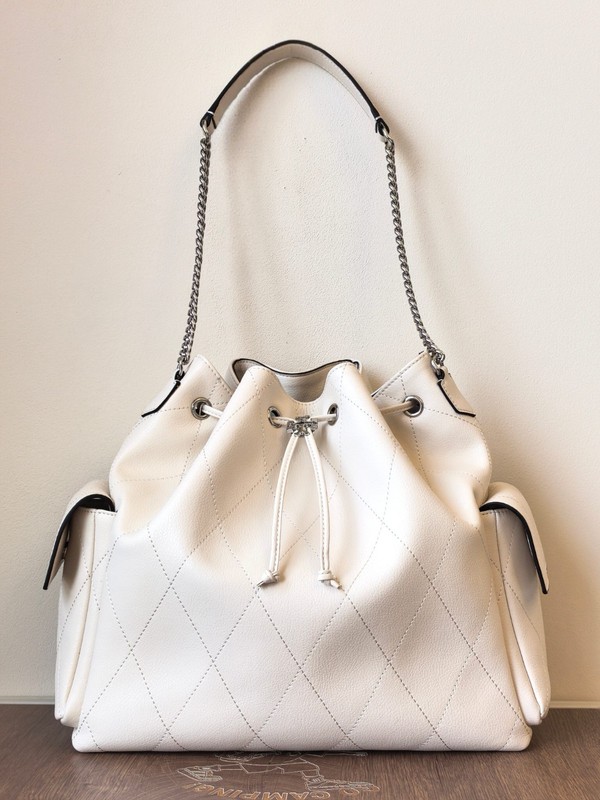ToryBurch CHARLIE QUILTED LARGE DRAWSTRING SHOULDER BAG LIGHT CREAM