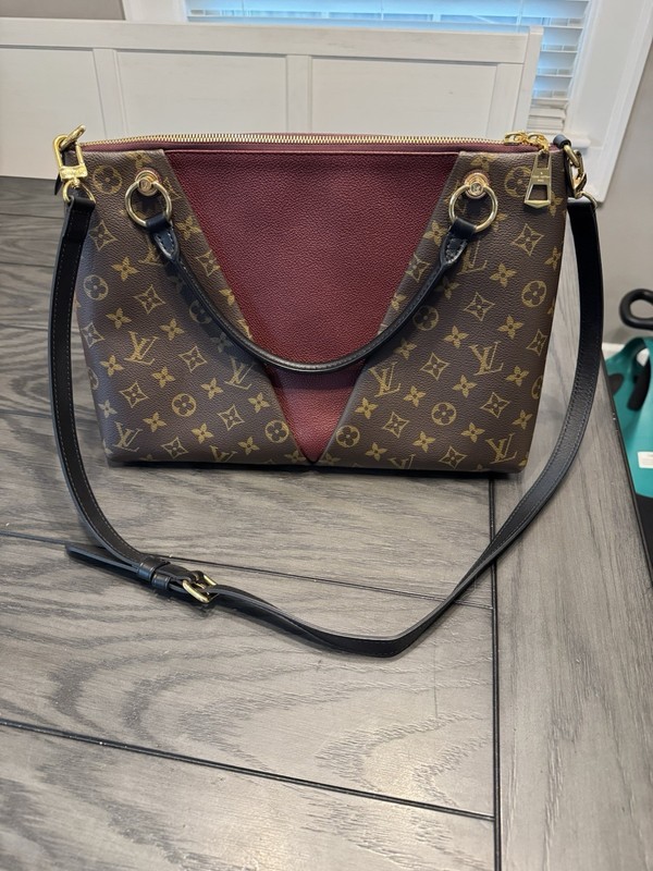 Louis Vuitton Monogram V Tote MM