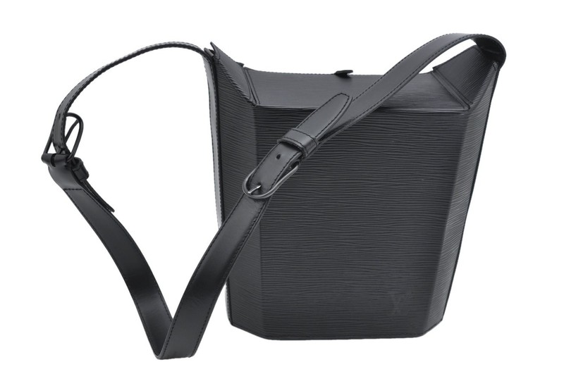 Authentic Louis Vuitton Epi Sac Seau Shoulder Bag Black M80161 LV AB175