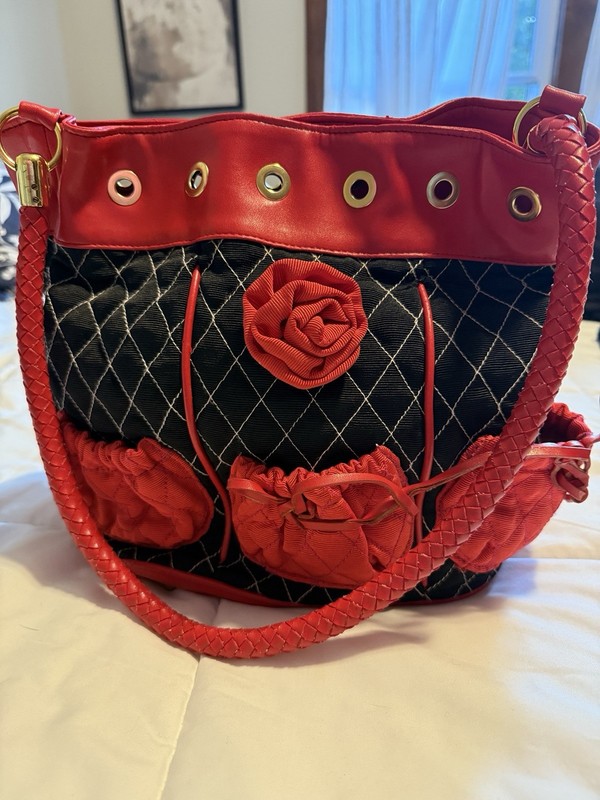 VTG angela frascone quilted purse Black/Red W/Rose Design, Pockets Braided Strap