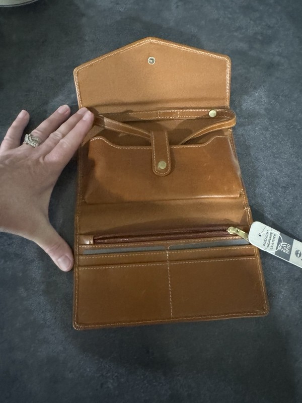 Timberland Women’s Leather Crossbody Wallet Phone Bag W Detachable Strap gallery
