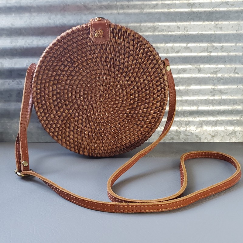 Woven Rattan Basket Bag Round 8″ Tan Fabric-Line Purse W/ Adj Faux Leather Strap