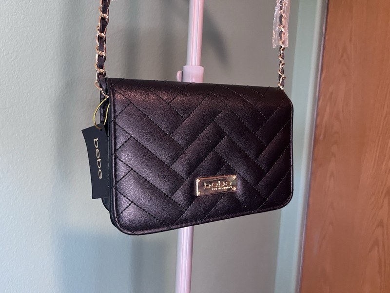 bebe Black Quilted Small Crossbody Bag Gold Chain Strap Zip/Magnetic Detach