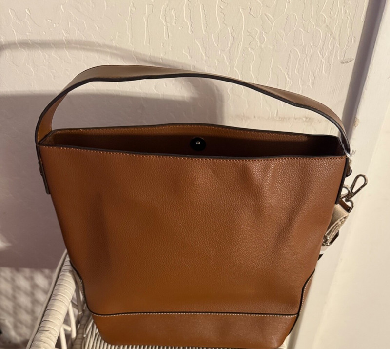 Women NWOT “No Accessories” brown handle/shoulder strap tote.