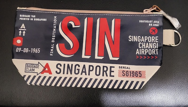 NWOT Marina Bay Sands Singapore Luggage Print Tag Zip Clutch Wristlet Free Ship
