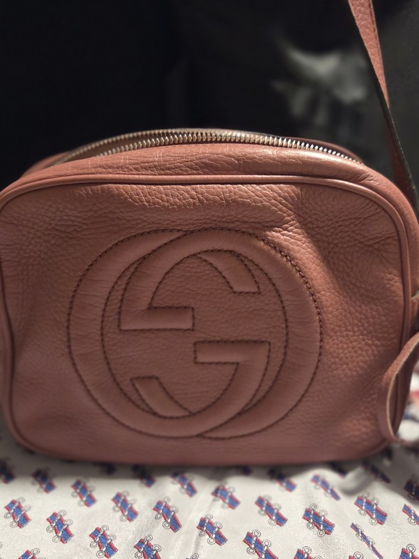 Gucci Soho Pink Pebbled Small Crossbody Bag Tassel Logo Gold Zip Strap