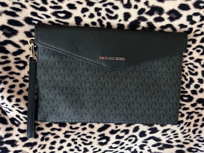 Michael Kors Signature Maisie Large Clutch Leather Envelope Flap Black