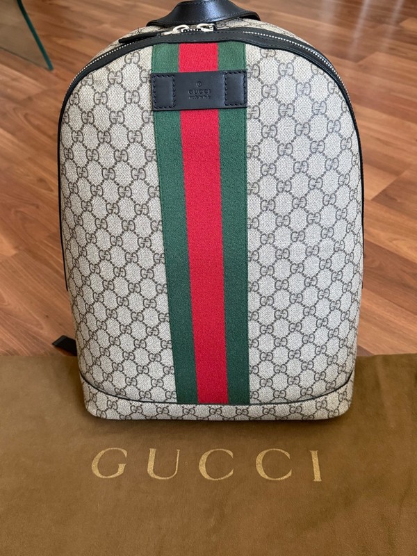 Authentic GUCCI GG supreme backpack (Green, Red and Beige)