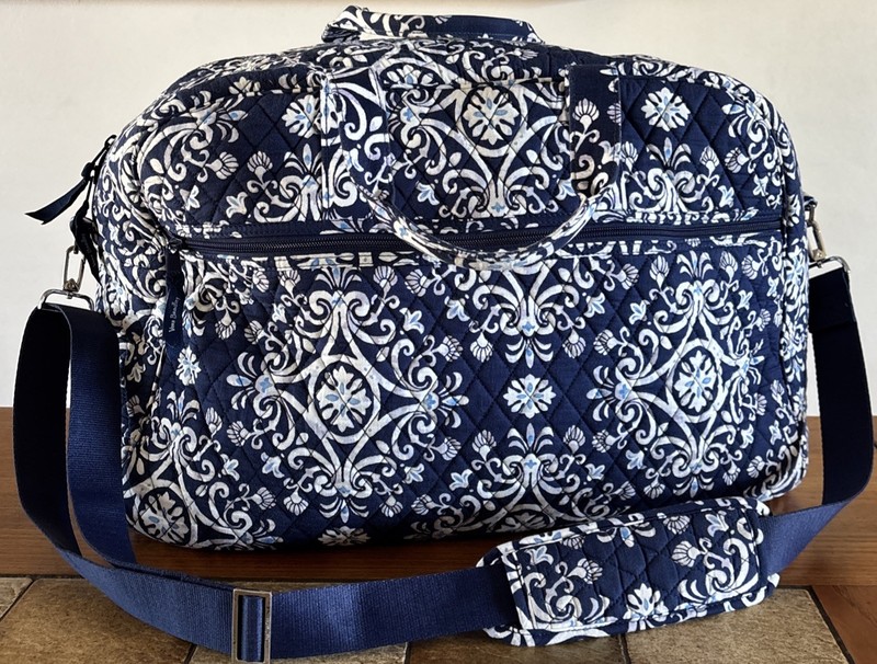 VERA BRADLEY Steel Blue Medallion Grand Traveler Bag Weekender 22” Carry On EUC