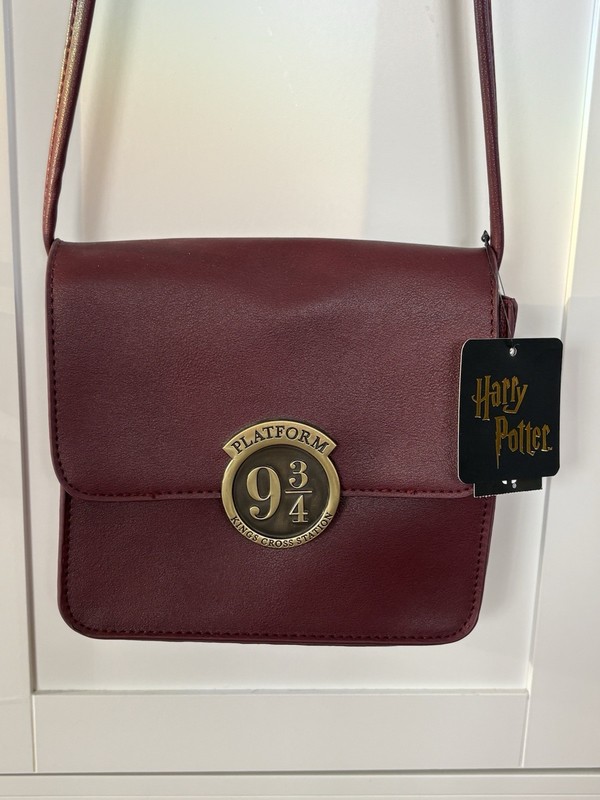 HARRY POTTER Platform 9 3/4 Red Crossbody Purse Kings Cross Station NWT