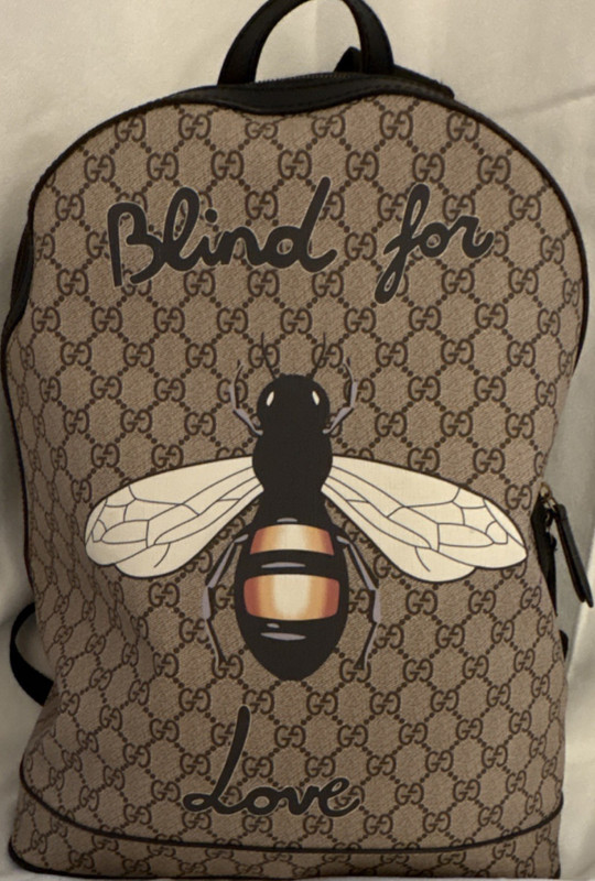 Gucci GG Supreme Blind for Love Bee Backpack Beige Black Zip Adjustable Straps