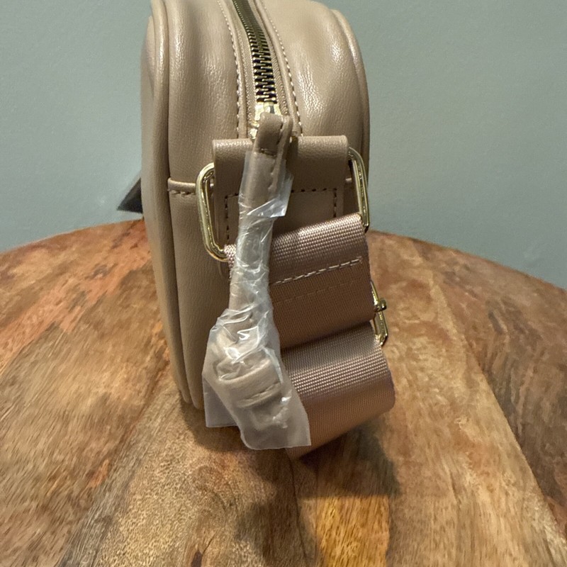 U.S. Polo Assn. Women's Crossbody Bag Sand Color New gallery