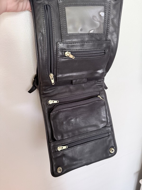 Atelier V Cuir Crossbody Purse Classic Black Handmade In Canada Leather Minimal gallery