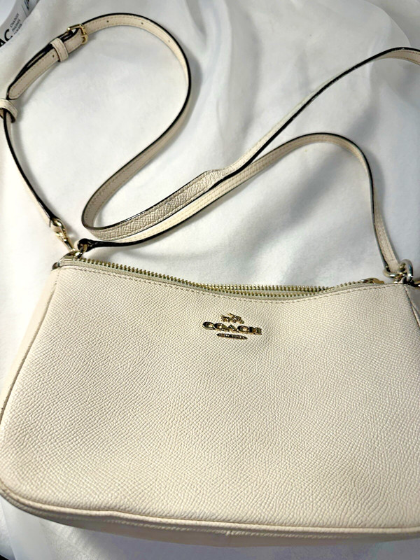 COACH #F25591 Top Handle Pouch in Crossgrain Leather Sz 8.75″ (L) × 5″ (H) ×3″ D