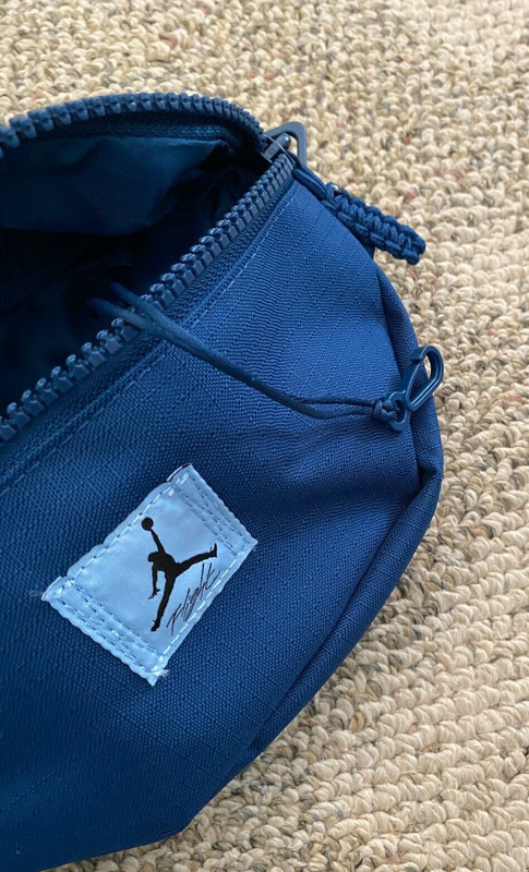 Nike Jordan Flight Crossbody Waist Bag Fanny Pack Hip Pac MA0799-BGU Adult gallery