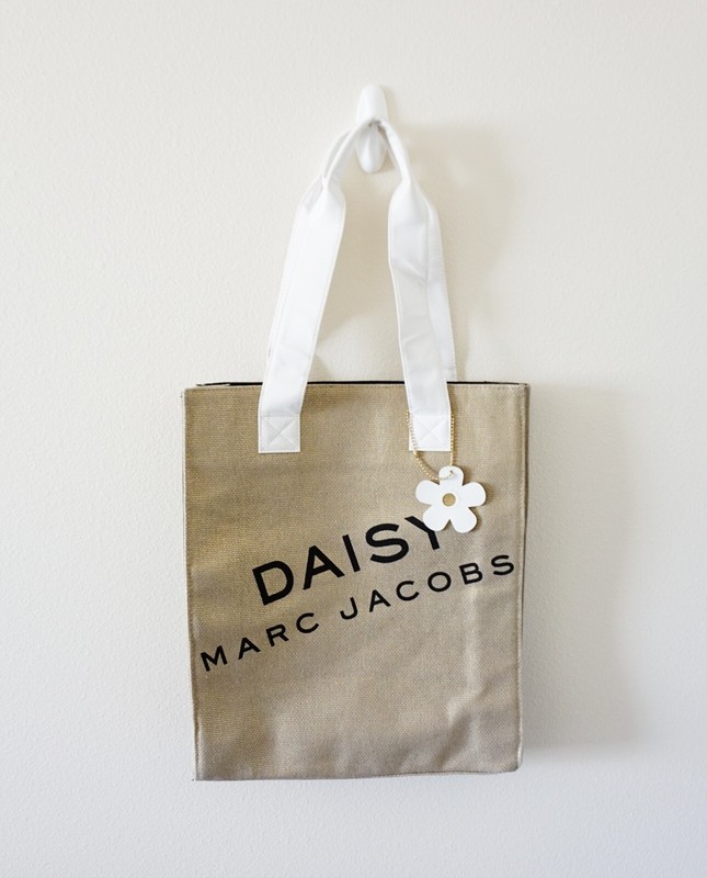 Marc Jacobs Daisy Fragrances Shimmering Gold Tone Tote Bag with Charm *NWOT*