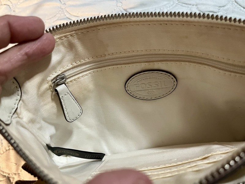 Vintage Fossil Crossbody Small Purse In White Leather Pre-owned Good Condition gallery