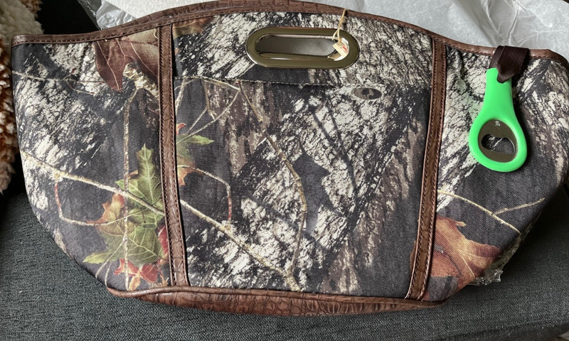 Mossy Oak Camo cooler tote with Brown trim bottle opener NWT