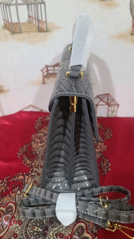 LADIES GRAY CROCODILE PATTERN LEATHER HANDBAG WITH SATCHEL CROSSBODY... gallery