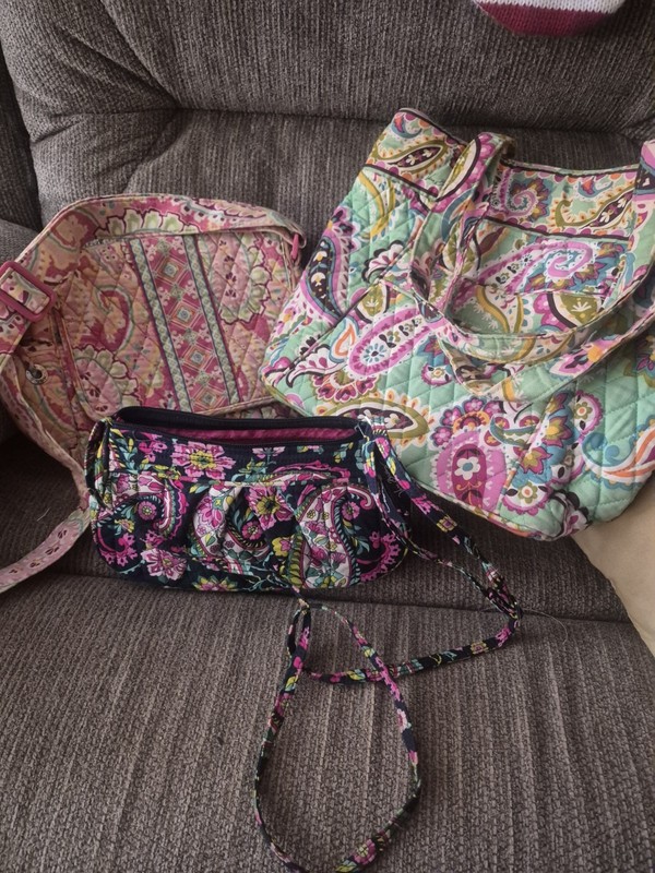 Vera Bradley Purses wo Tags. new n barely used. choose 1, 2 or 3. $18.99 each