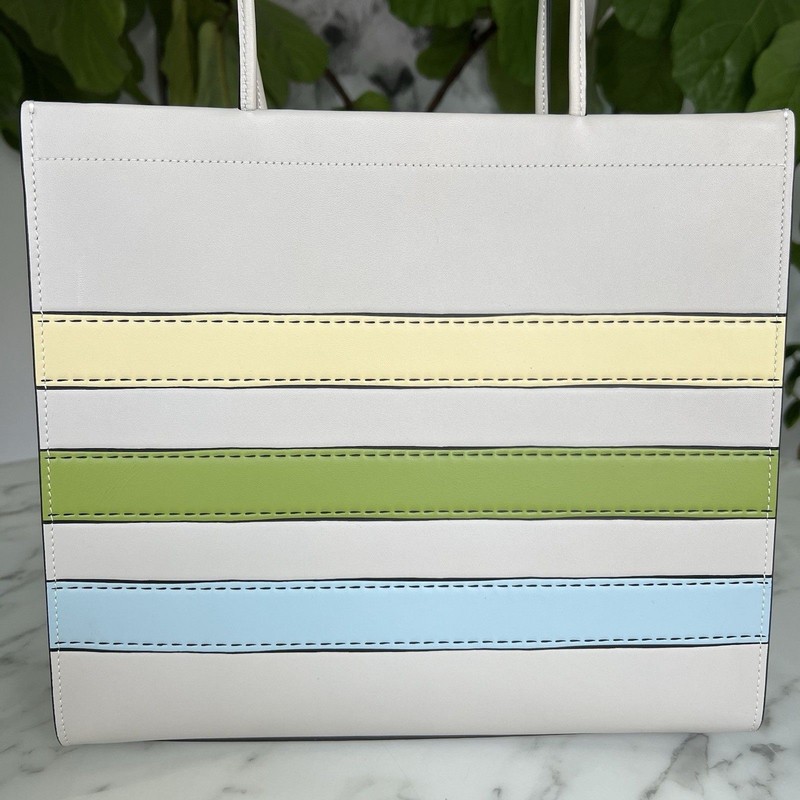 NWT Coach Cashin Carry 32 Trompe L’oeil C9724 Spring 2022 Runway Collection gallery