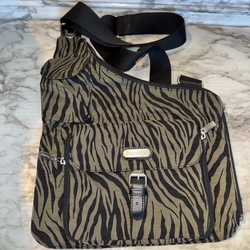 Baggallini Womens Olive Animal Print CROSSBODY Purse Buckle Zip Pockets SATCHEL