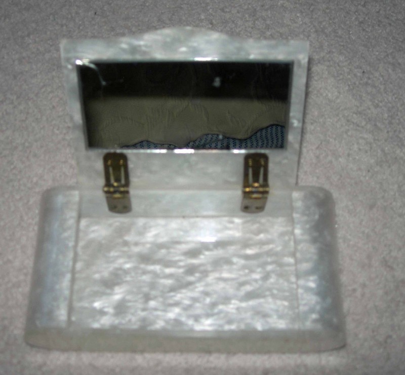 Vintage VTG Pearly White Lucite Clutch Handbag Willardy? gallery