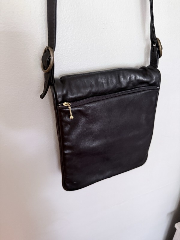 Atelier V Cuir Crossbody Purse Classic Black Handmade In Canada Leather Minimal gallery