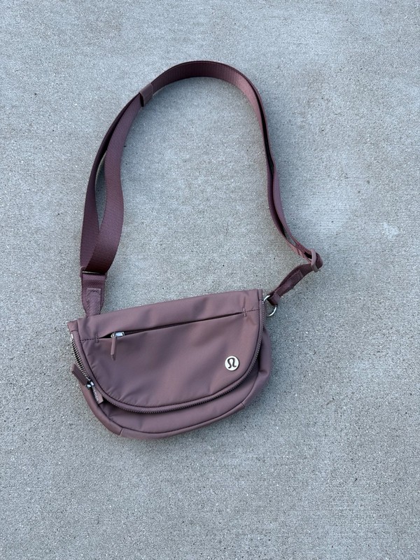 LULULEMON All Night Festival Crossbody Messenger Bag Mauve/Silver 0064950-01