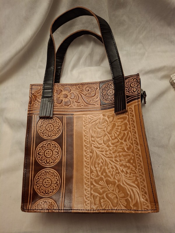 Wilson Leather Maxima Purse Handmade In India 8×9 inches Shoulder Straps