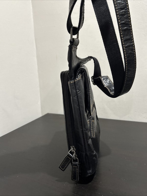 JACK GEORGES City Voyager Crossbody Bag Buffalo Leather Black Shoulder Strap EUC gallery