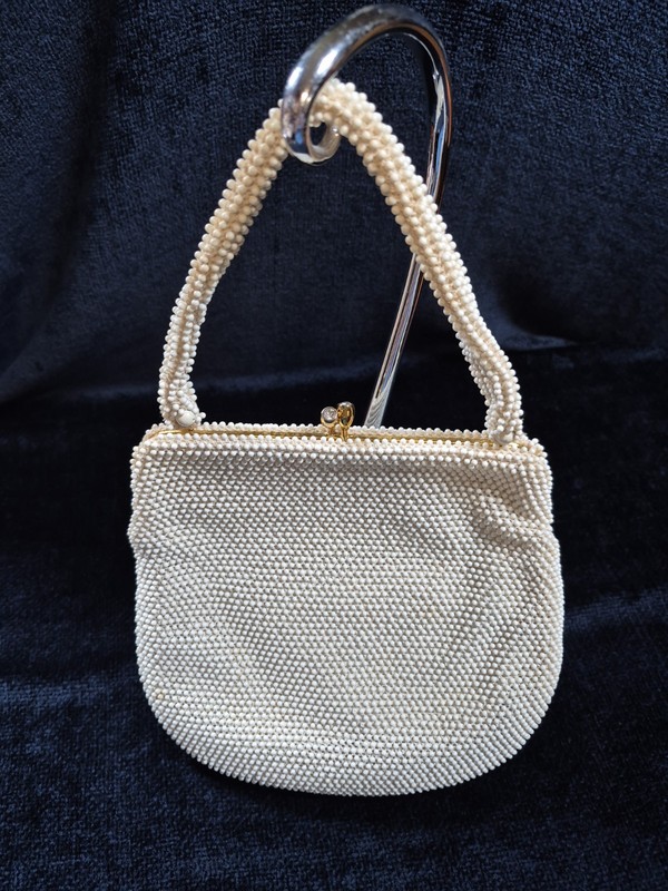 Lumered Petite-Bead Ivory Purse Mirror Rhinestone Kiss Lock Hand Bag ’50s Vtg