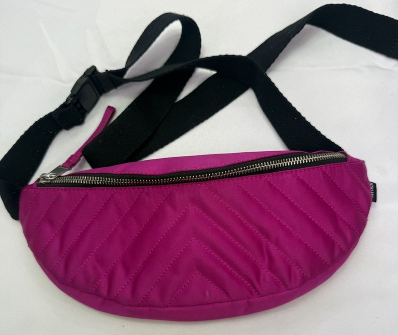 Athleta Women’s Kinetic Novelty Waist Bag Quilted Bright Pink Crossbody
