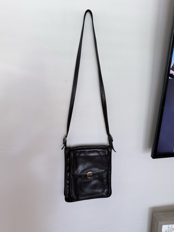 Atelier V Cuir Crossbody Purse Classic Black Handmade In Canada Leather Minimal gallery