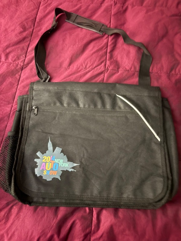 2014 New York Auto Show Nylon 14 x 17 Messenger Bag Never Used
