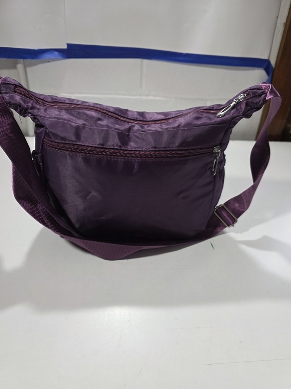Unknown Brand. Purple Purse with 5 Pockets. New gallery