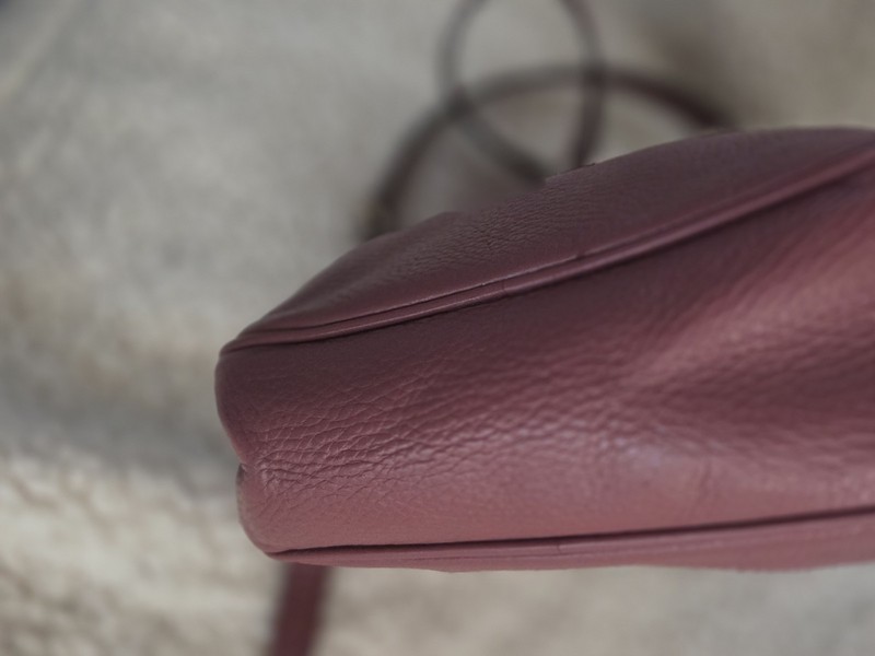Gucci Soho Pink Pebbled Small Crossbody Bag Tassel Logo Gold Zip Strap gallery