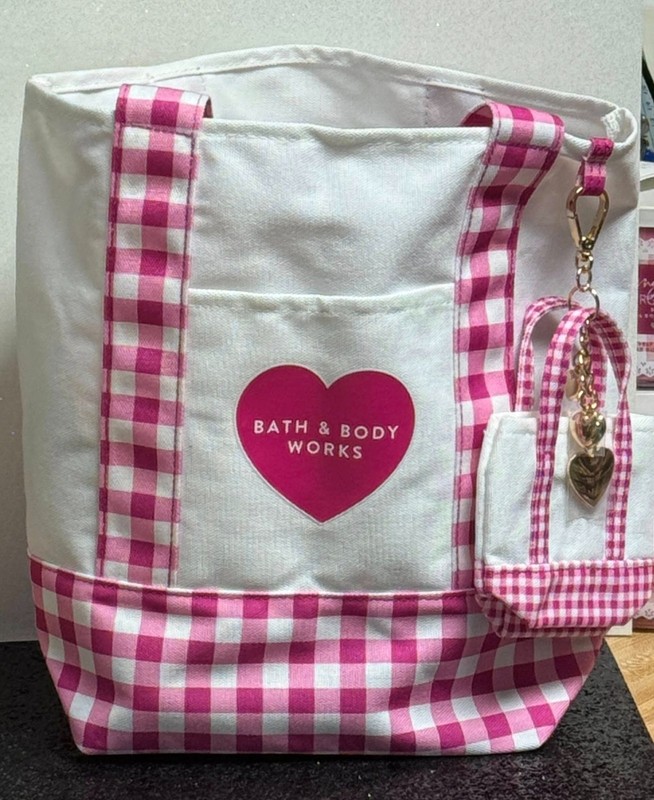 Bath & Body Works New Pink Gingham Tote Bag & Matching Mini Keychain Charm Set❤️