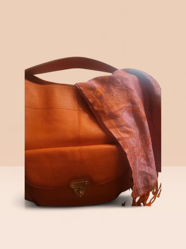 BANANA REPUBLIC TOTE ORANGE PEPPLED LEATHER