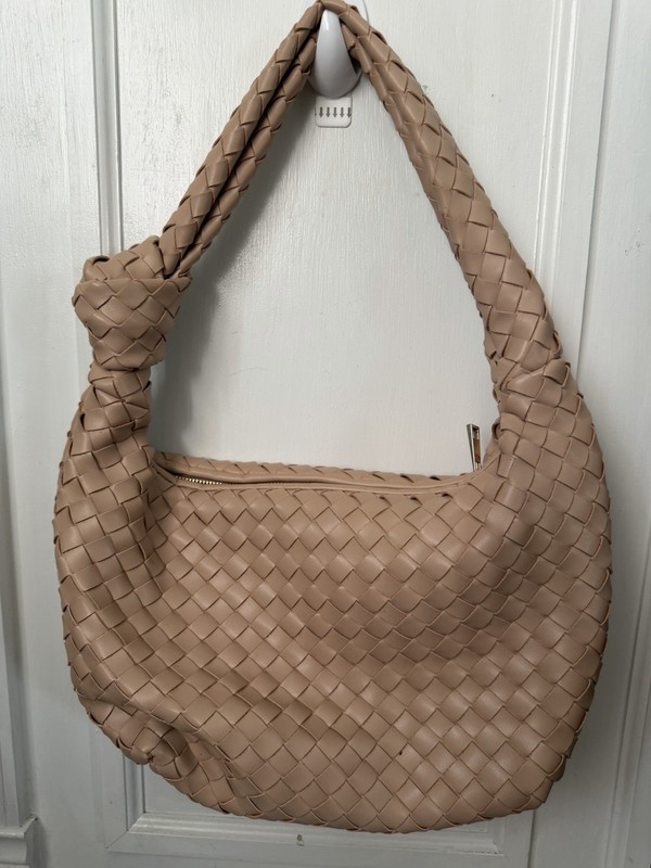 A New Day Beige Shoulder Bag Zip Top Gold Hardware Lined Inner Pockets