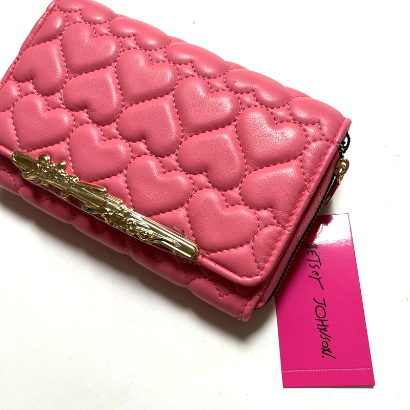 NWT Original BETSEY JOHNSON Clutch Crossbody Bag Heart Quilted Pink Card Case