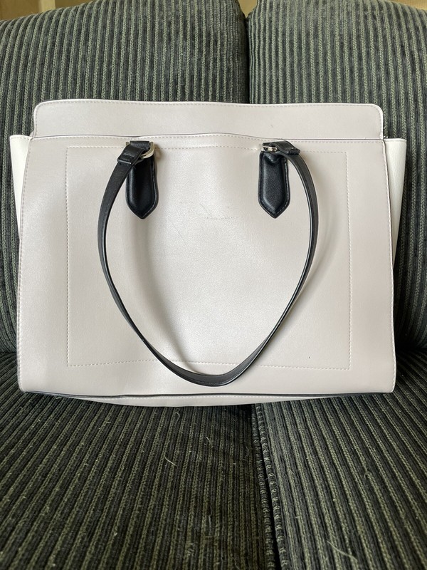 A New Day NWOT Women's Beige Tote Handbag with Pockets Galore!! gallery