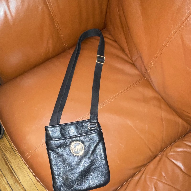 Michael Kors Black Pebbled Crossbody Bag Logo Accent Adjustable Strap Zip