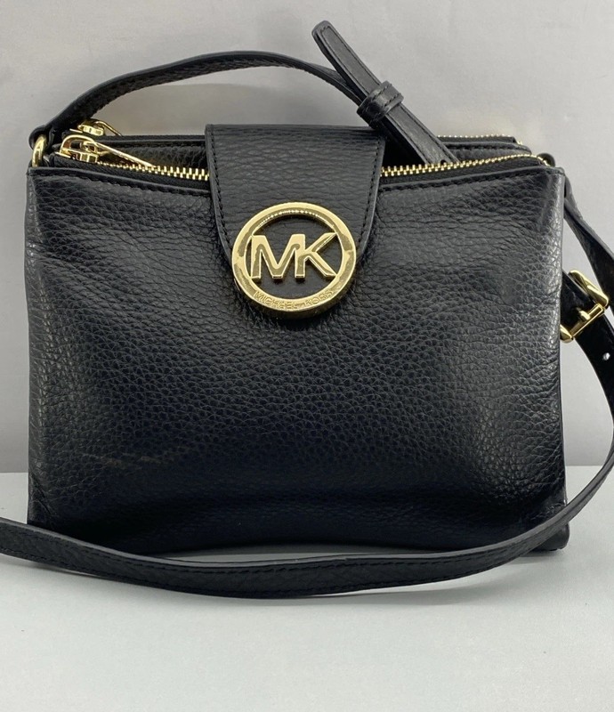 MICHAEL KORS Fulton Crossbody Bag Black Pebbled Leather Gold Accents 8×7” EUC MK