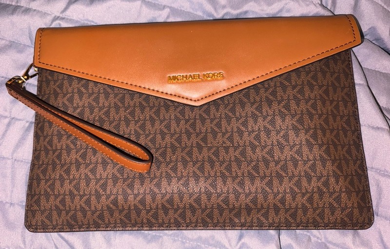 Michael Kors Wristlet Maisie Large Clutch