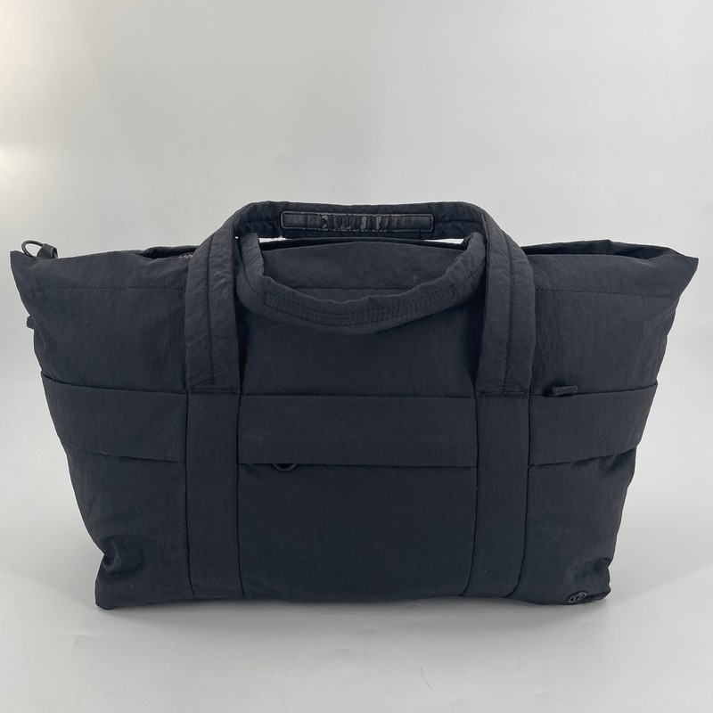 Lululemon On My Level Duffle Tote Bag in Black 30L – *No Shoulder Strap* *flaw*